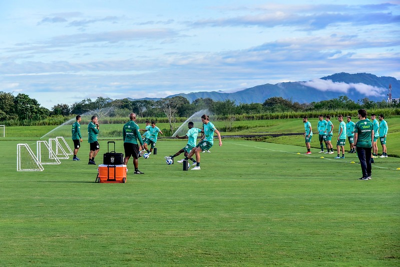 Jogadores do América treinam em CT do Deportes Tolima, em Ibagué Mourão Panda / América