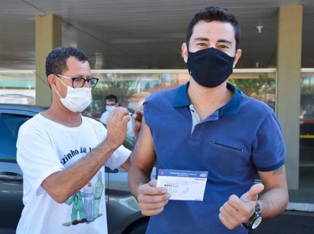 A vacinação começa nesta quinta-feira (21)