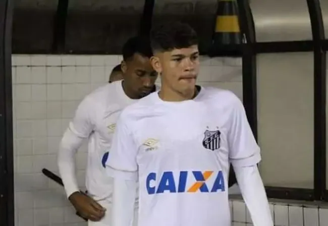 Marcus Molinari, 23 anos, chegou a defender o Santos na base