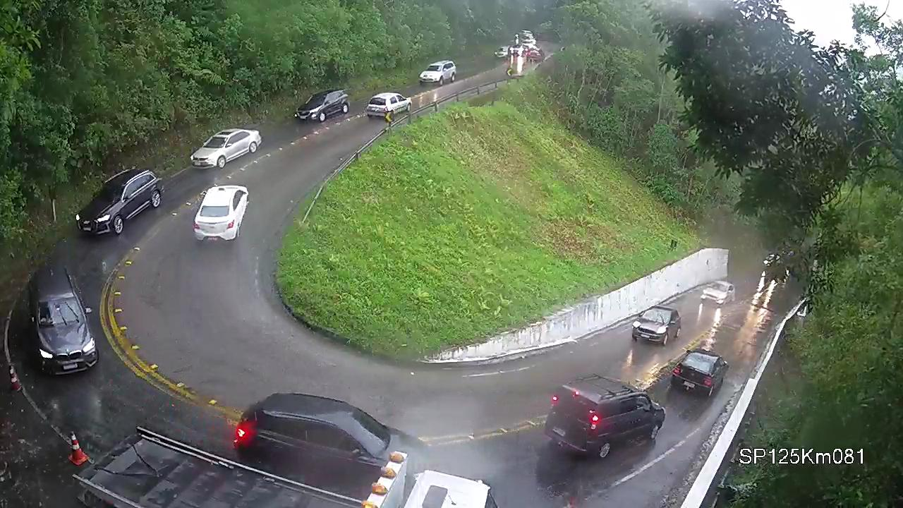 Motoristas enfrentam trânsito lento na Oswaldo Cruz e Rodovia dos Tamoios Reprodução/DER