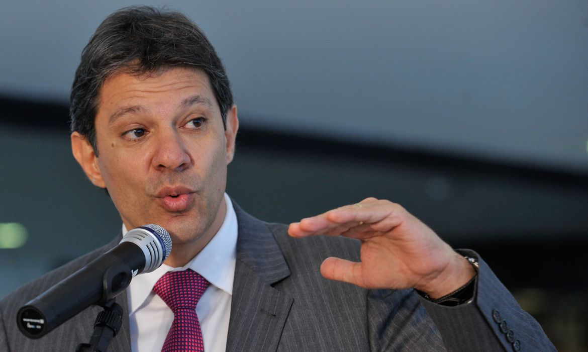 Haddad lidera disputa pelo governo de SP, segundo Paraná Pesquisa