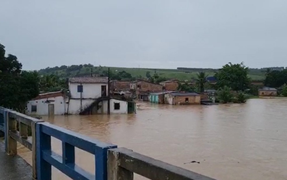 Regiões sofre com forte chuva desde a última terça-feira (11) Foto: Reprodução/Redes Sociais