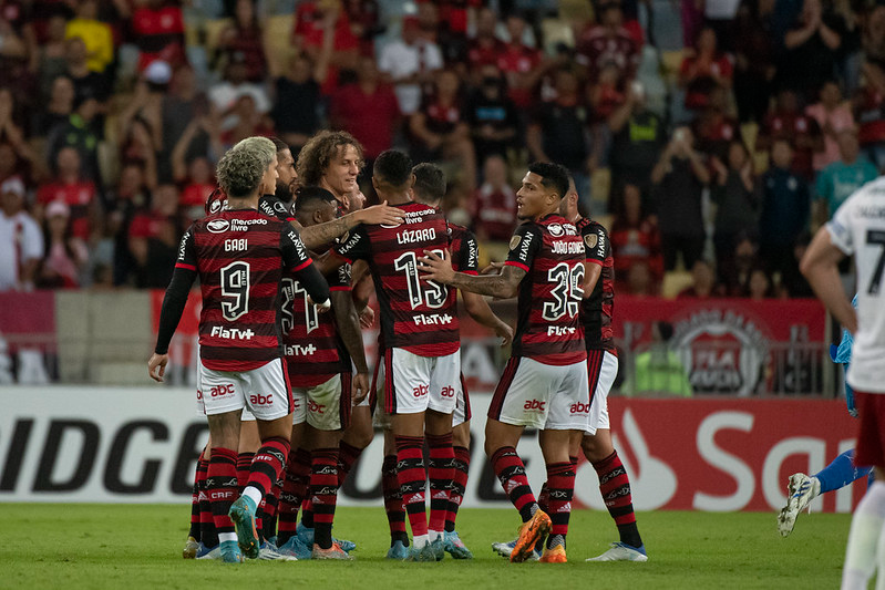 Flamengo bate Sporting Cristal e avança em primeiro do grupo na Libertadores