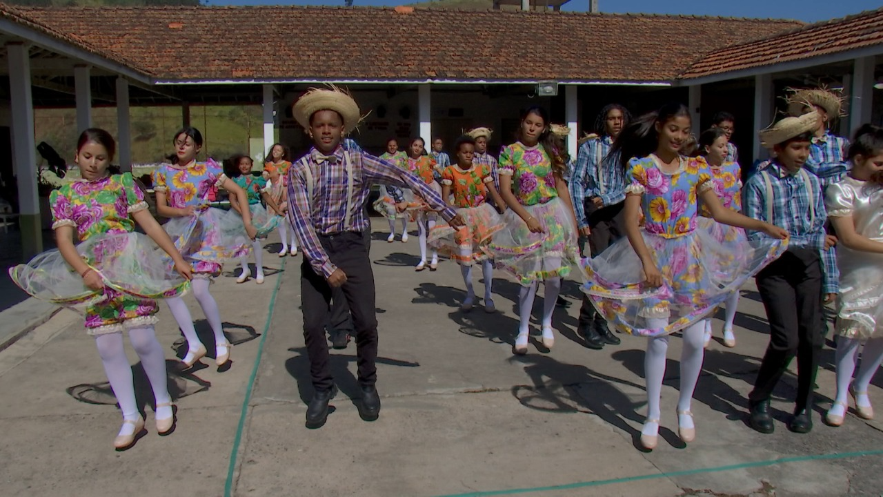 Tradicional grupo de quadrilha de Queluz completa 18 anos TV Band Vale