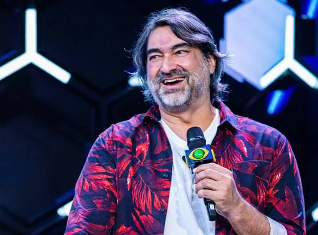 Zeca Camargo comandará o “1001 Perguntas” na Band