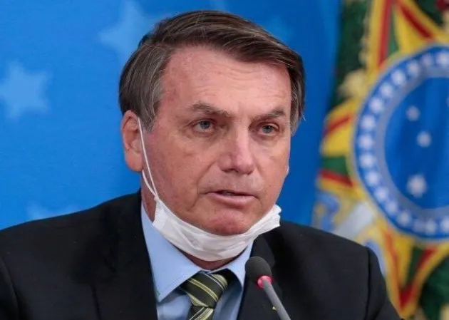 TCU afirma que Bolsonaro mentiu sobre relatório que mostraria supernotificações de mortes por Covid-19.