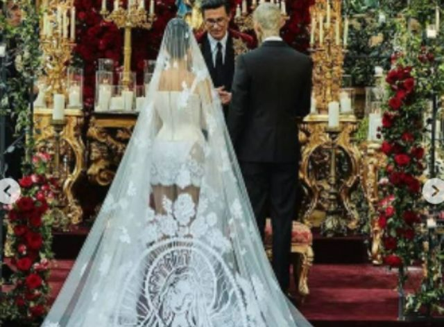 Kourtney Kardashian se casa com Travis Barker na Itália; veja fotos