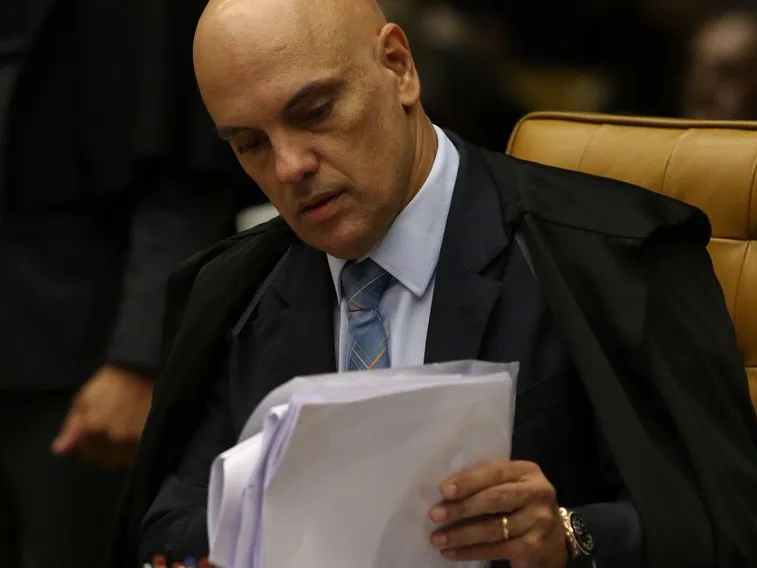 Presidente Jair Bolsonaro envia pedido de impeachment do ministro Alexandre de Moraes (foto), do STF, ao Senado Federal