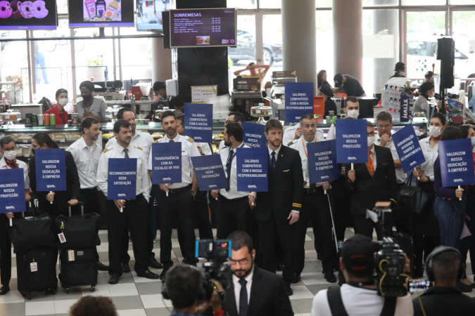 Categoria vota até meio-dia se aceita ou não a proposta de aumento das empresas aéreas Foto: Lucas Jozino