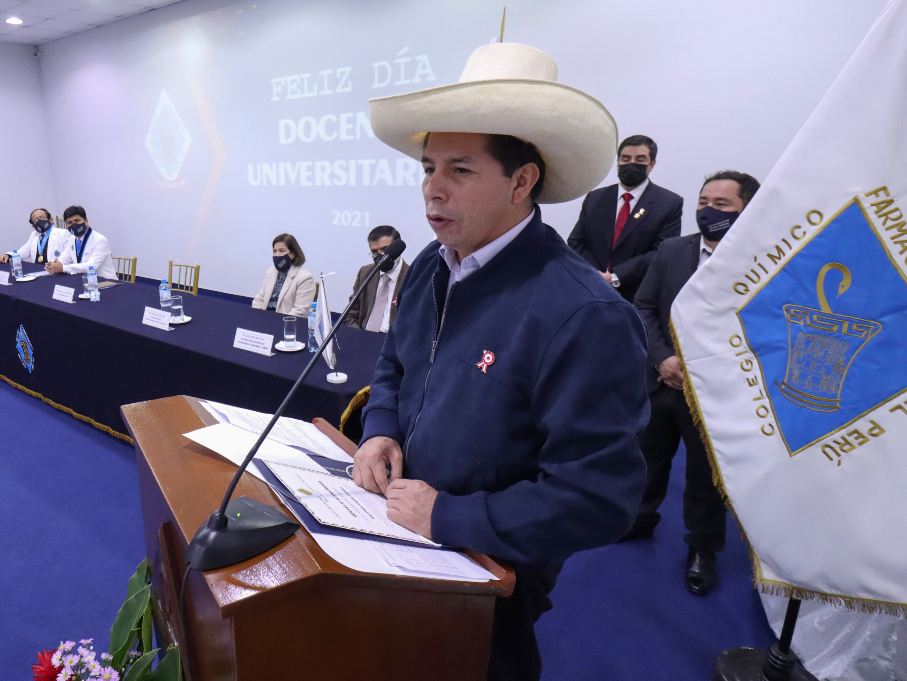 Pedro Castillo assume a presidência nos próximos dias após mais de um mês de incerteza com relação ao resultado da eleição. Foto: Reprodução/Twitter