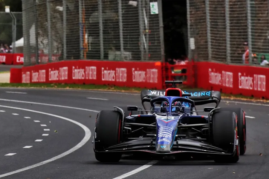Alexander Albon só trocou pneus na penúltima volta e conseguiu o 10º lugar em Melbourne