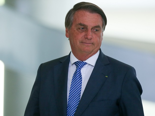 Sem vacina, Bolsonaro é barrado em jogo do Santos