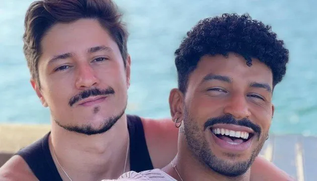 Escultor de areia de Copacabana é indiciado por homofobia no Rio