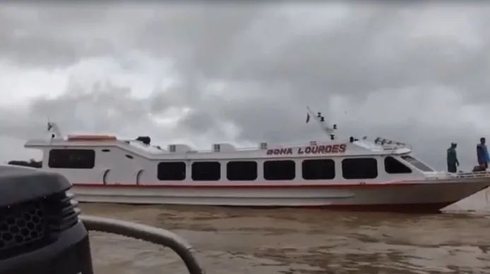 O barco fazia a travessia entre a Ilha do Marajó e Belém Reprodução