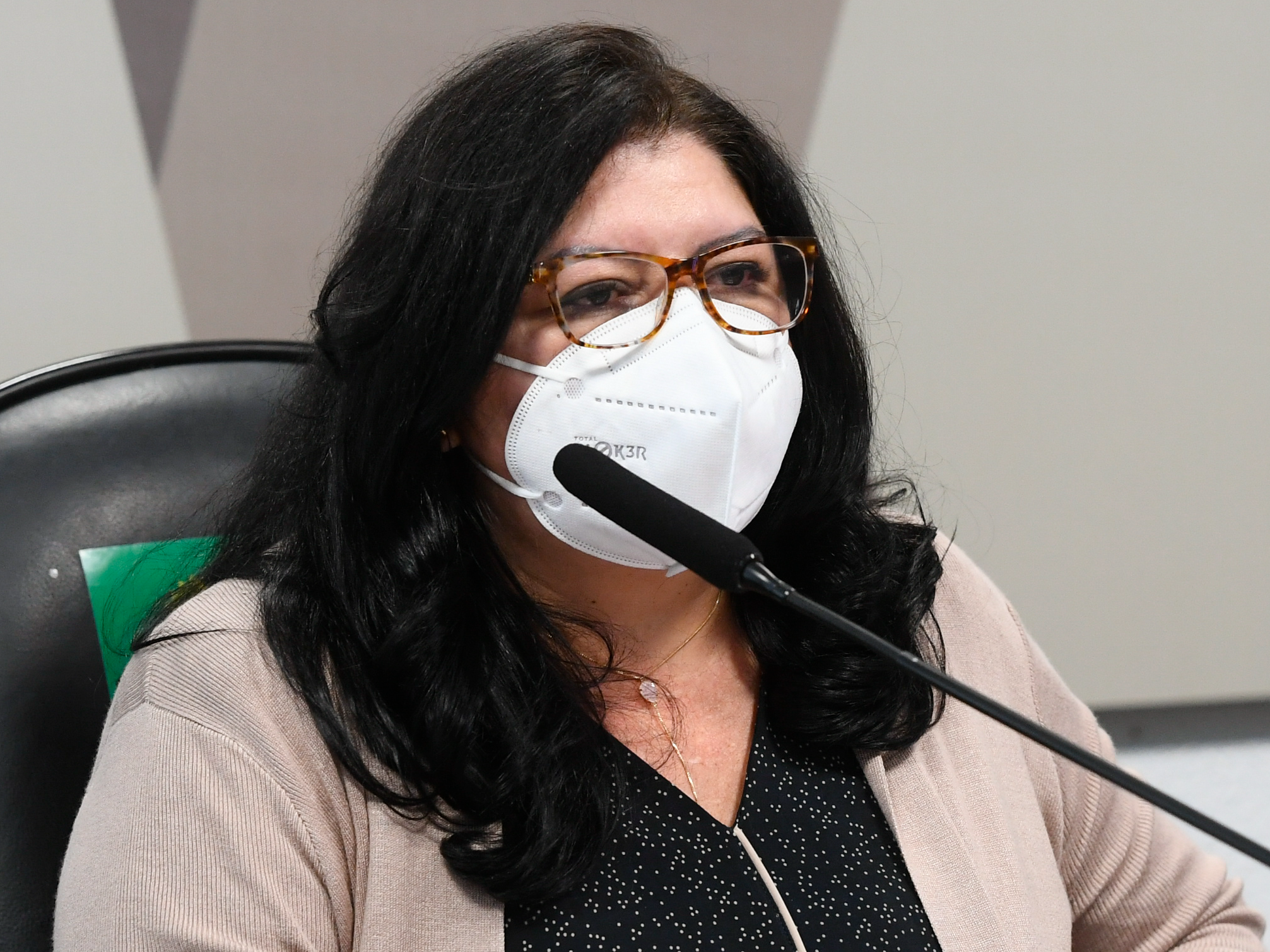 Regina Célia Silva Oliveira, a fiscal do contrato no Ministério da Saúde da vacina Covaxin, prestando depoimento na CPI da Pandemia  Foto: Marcos Oliveira/Agência Senado 