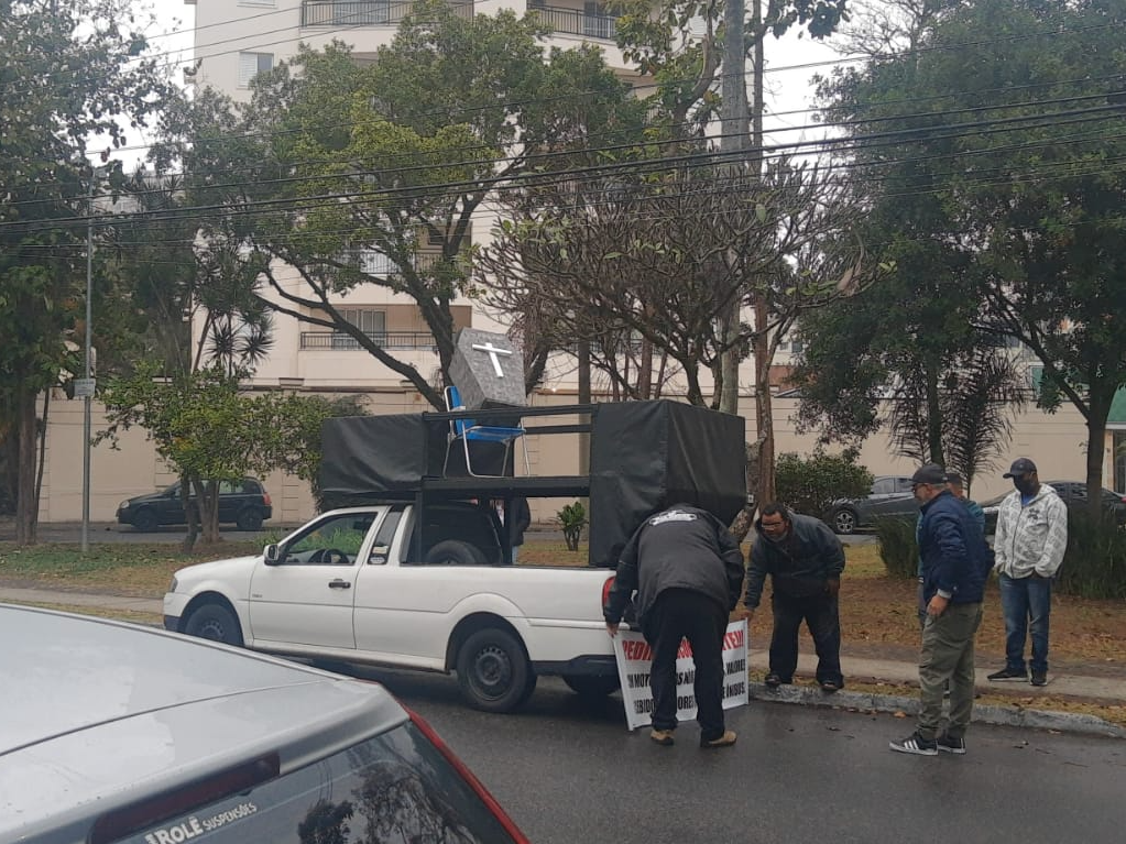 Motoristas se reúnem na Avenida Anchieta  Samuel Henrique 