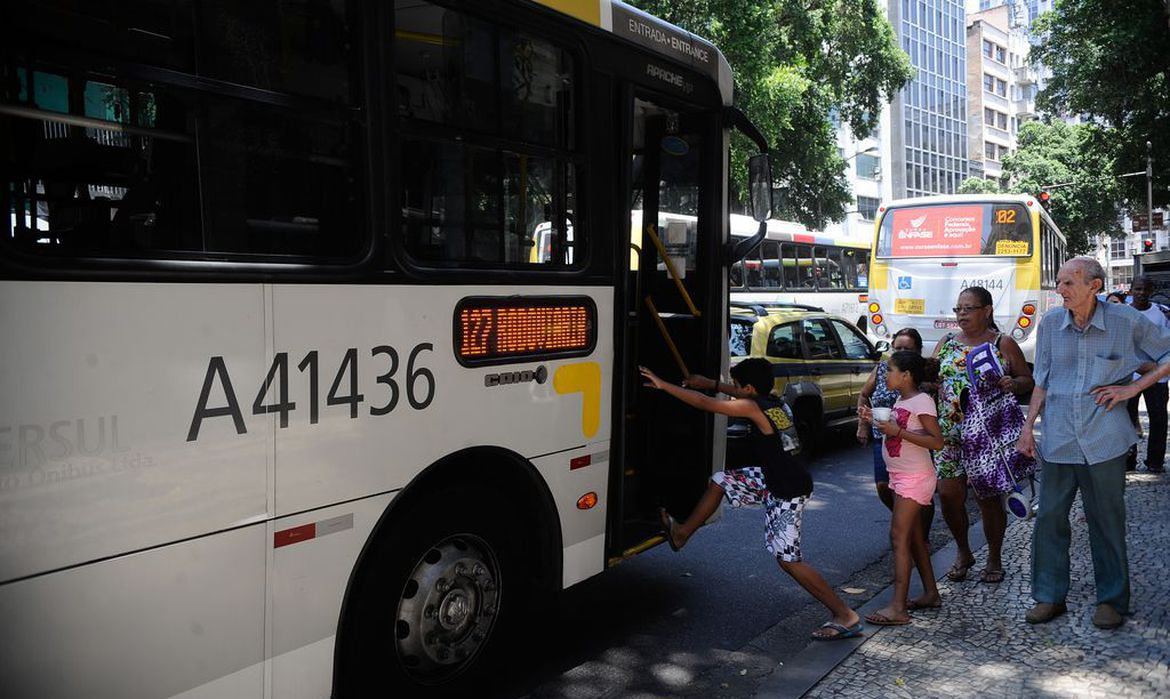 Mais duas linhas de ônibus voltam a circular na cidade do Rio