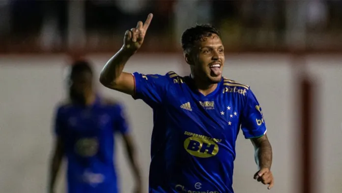 Daniel Jr. volta a treinar com o time sub-20 do Cruzeiro