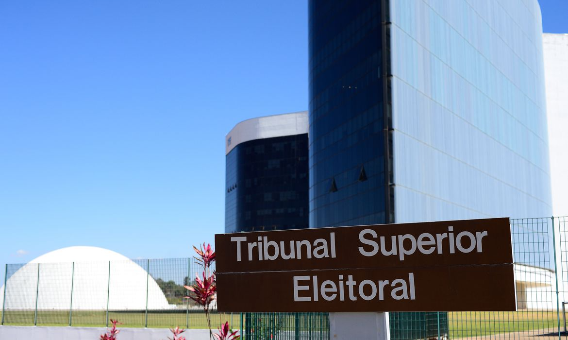 Área técnica do Tribunal Superior Eleitoral vai filtrar e avaliar o material suspeito  Foto: Agência Brasil 