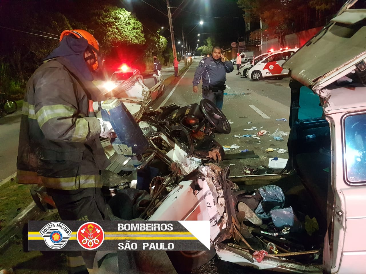 Brasília ficou totalmente destruída com o impacto da batida Divulgação/Corpo de Bombeiros