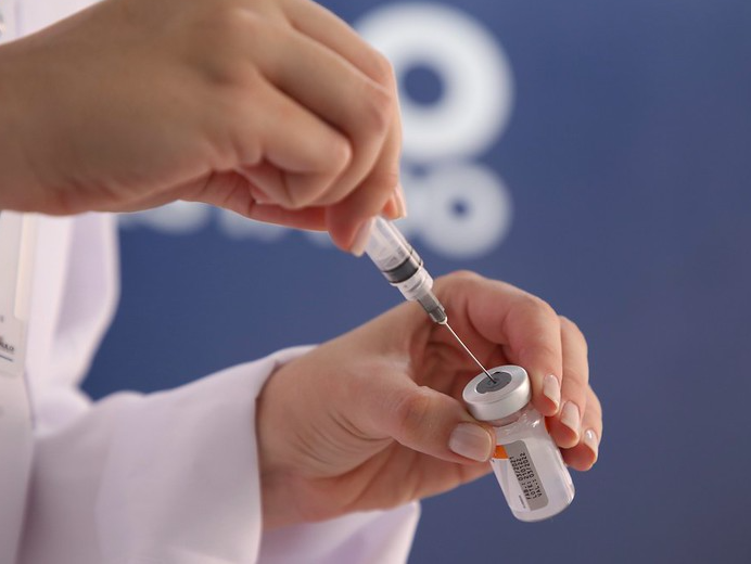Coordenadora da vacinação em SP cita "vida real" para antecipar dose de reforço