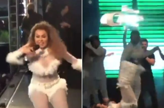 Joelma cai durante show na Bahia Reprodução/Twitter