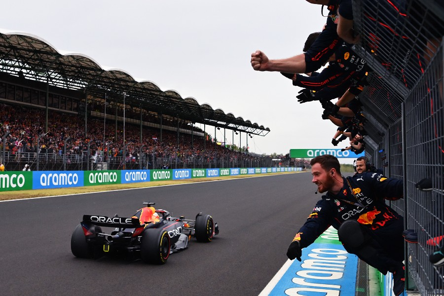 Vídeo: Hulkenberg gira e bate no segundo treino livre do GP de Abu