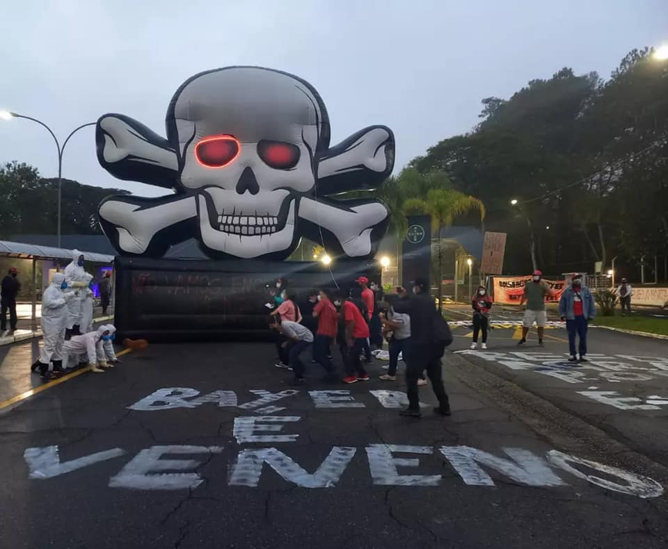  Manifestação reuniu 100 jovens em frente a empresa Divulgação/MST