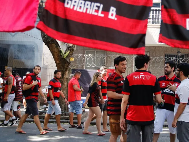Amor à primeira visita ao Maracanã para ver de perto o Flamengo; foi assim que o motorista, de 55 anos, se descobriu torcedor rubro-negro.