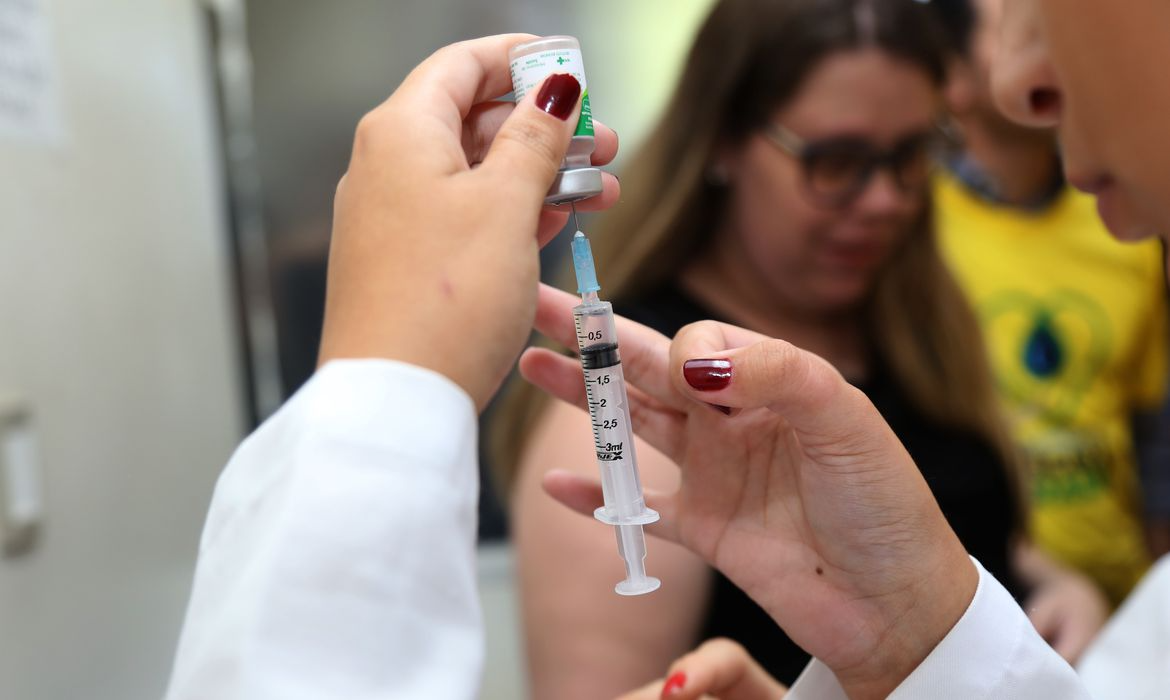 Prefeitura do Rio recebe 400 mil doses de vacina contra a gripe 