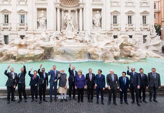 Líderes do G20 jogam moeda na Fontana di Trevi; Bolsonaro não participa do evento Divulgação / G20