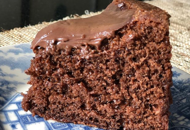 Bolo de chocolate de liquidificador uma delícia facinho de fazer