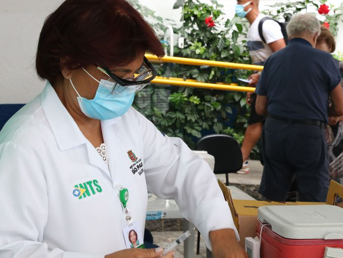 Vacinação ampliada teria salvo até 60 mil vidas em São Paulo, segundo estudo da USP e da Unesp. Foto: Rovena Rosa/Agência Brasil