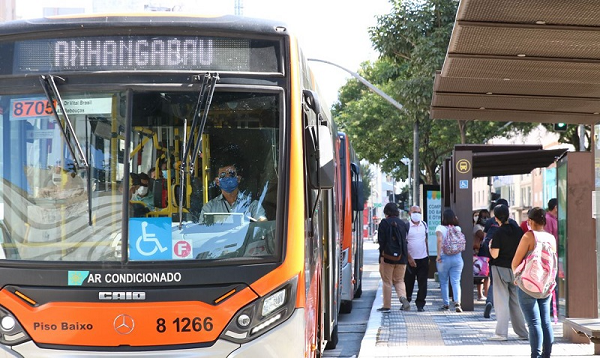 Prefeitura de São Paulo pede estudo para zerar tarifa de ônibus municipal  Rovena Rosa/Agência Brasil