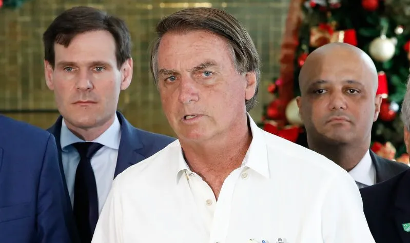 Bolsonaro: Forças Armadas já estavam prestando ajuda oferecida pela Argentina