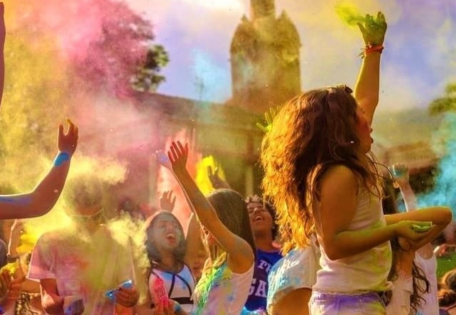 Foto de Festival Holi Kirtan Em Noka Gokula Uma Fazenda Hare Krishna No  Brasil Na Cidade De Pindamonhangaba Estado De São Paulo e mais fotos de  stock de Adulto - iStock