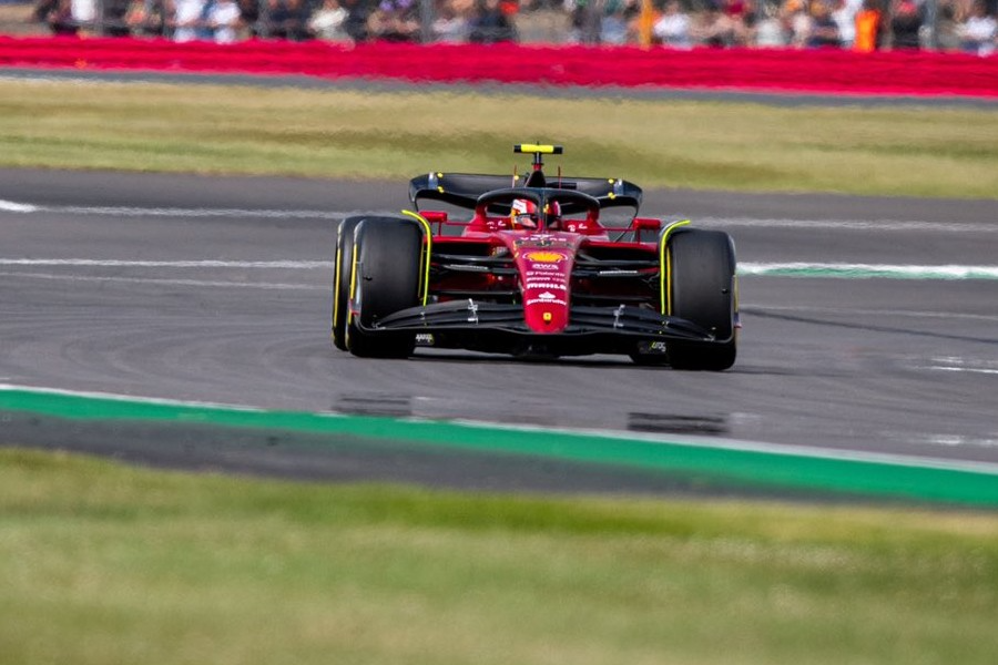Sainz vence GP da Inglaterra e conquista primeira vitória da carreira na F1