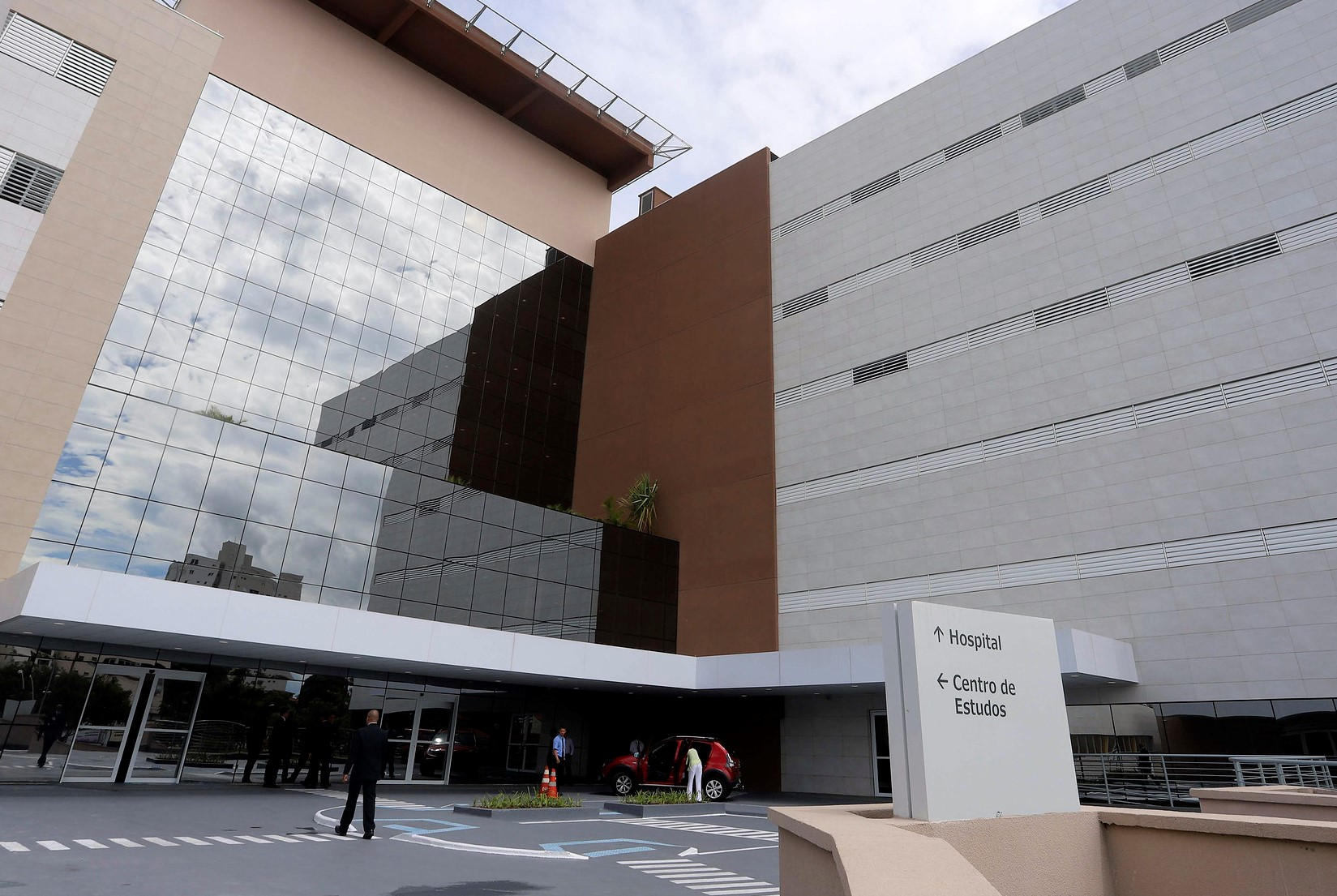 Hospital Regional de São José dos Campos abre vagas com salários de até R$ 5.100