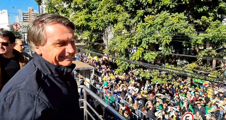 Bolsonaro participa da Marcha para Jesus em Curitiba