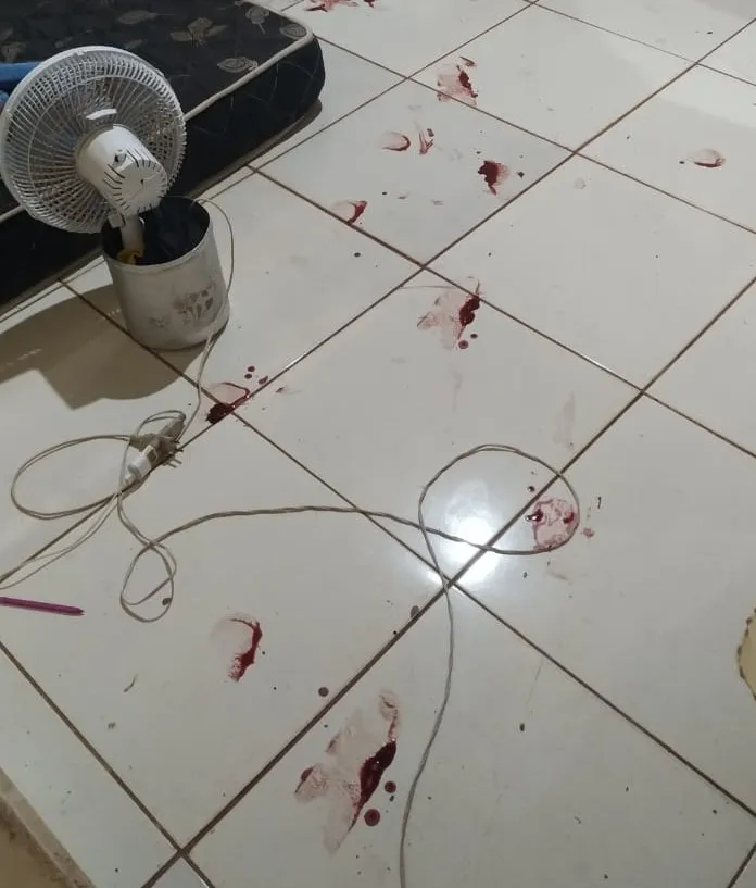 O sangue da vítima estava no chão do quarto