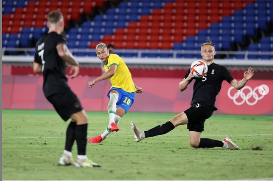 Richarlison marcou três gols na estreia da seleção masculina de futebol nos Jogos Olímpicos de Tóquio, no Estádio de Yokohama Toru Hanai/Getty Images