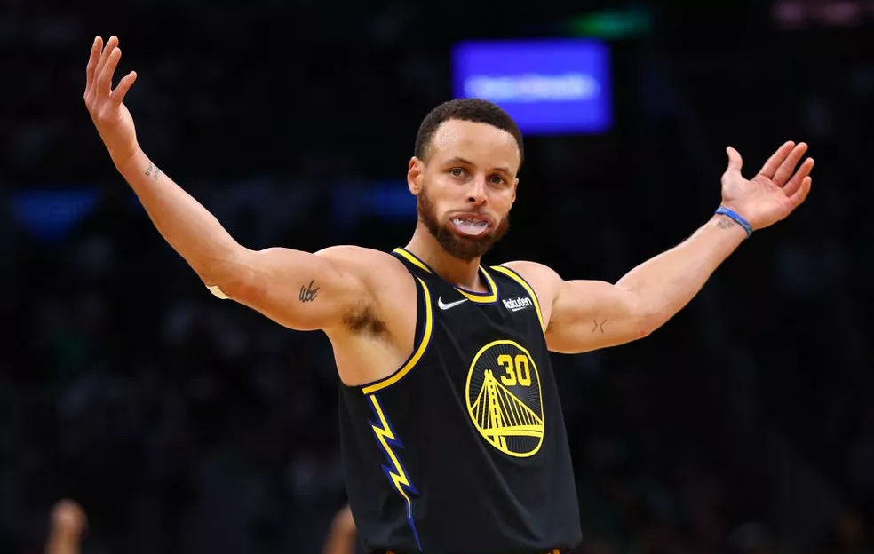 Curry anotou 43 pontos em noite de gala Divulgação/ Getty Images