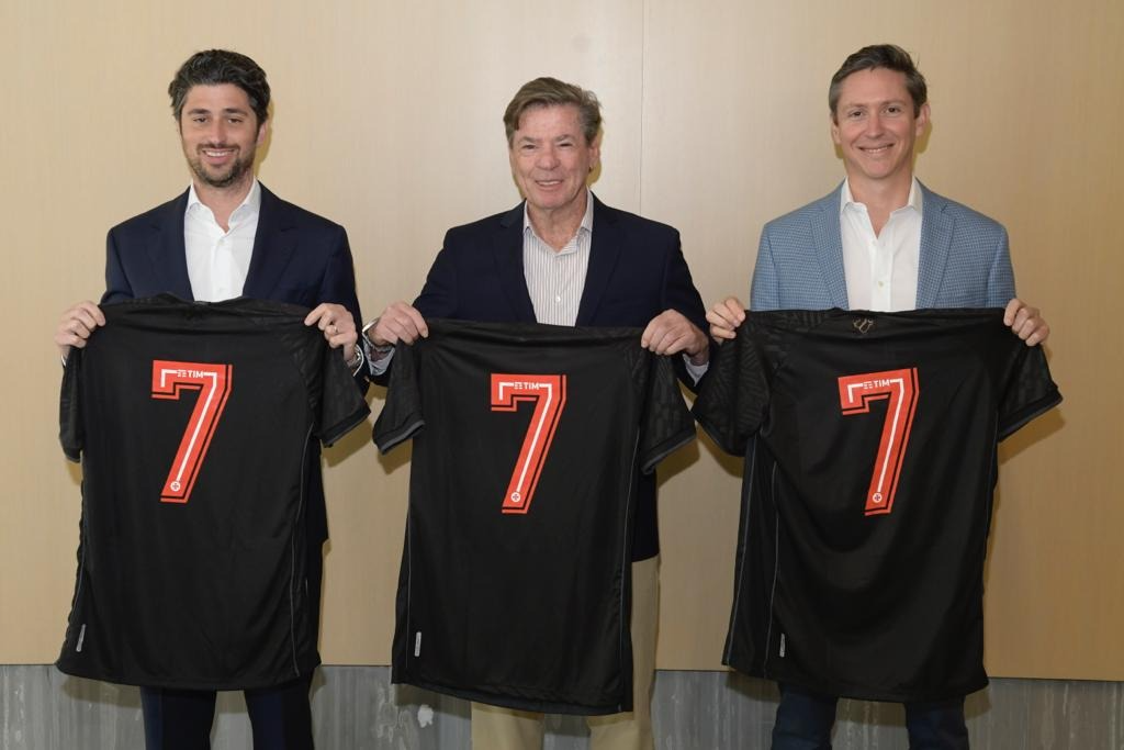 R$700 milhões: Vasco confirma pré-contrato para venda de 70% do futebol do clube