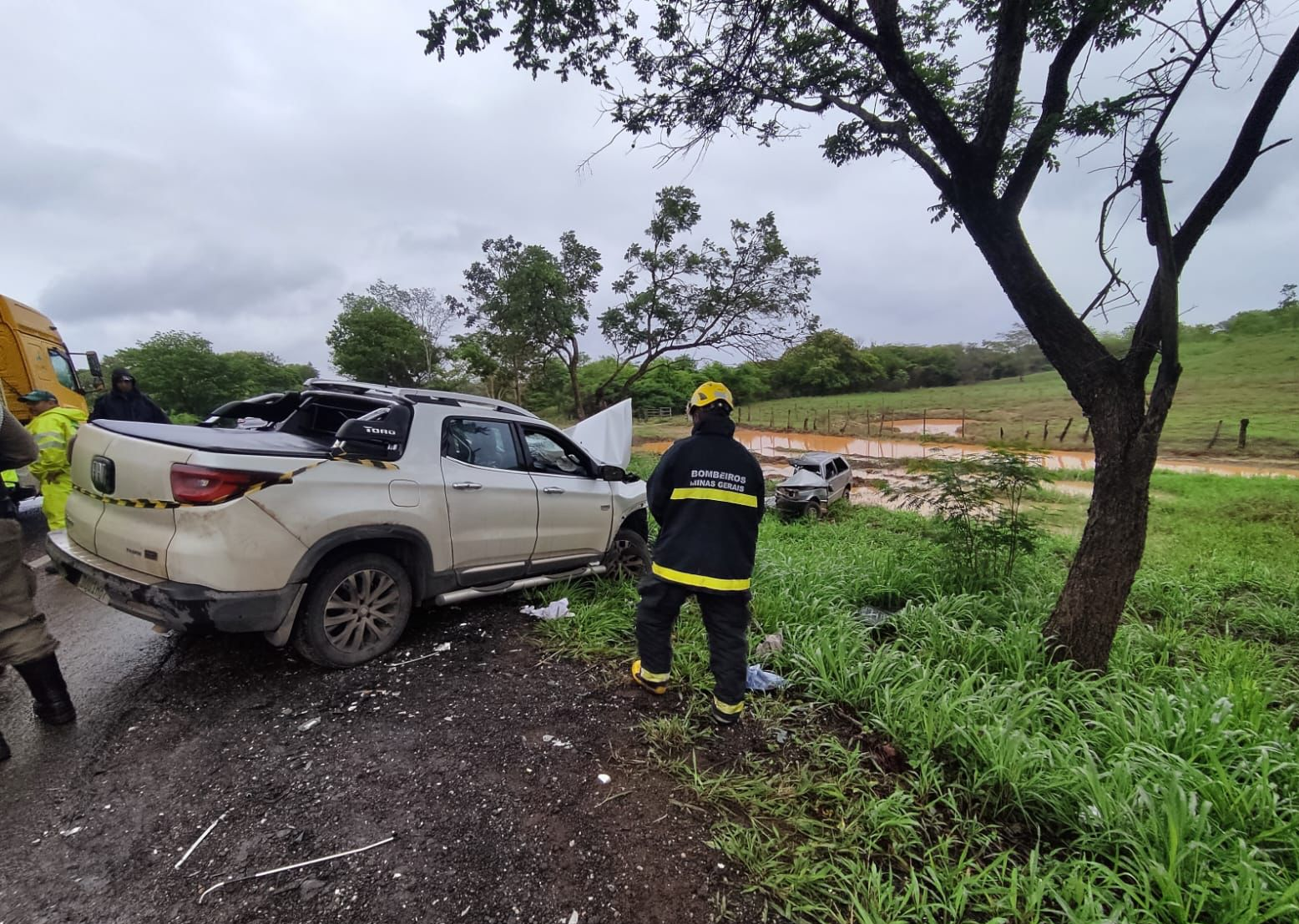 Acidente entre dois carros de passeio na MGC-135, ocorreu em Bocaiúva, no Norte de Minas Reprodução