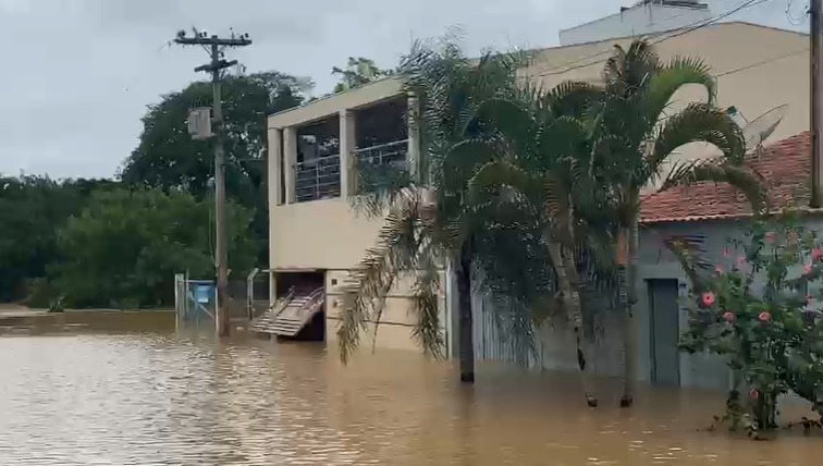 Rio segue baixando e melhorando a situação nas áreas alagadas Imagem/Ewerton Ramos