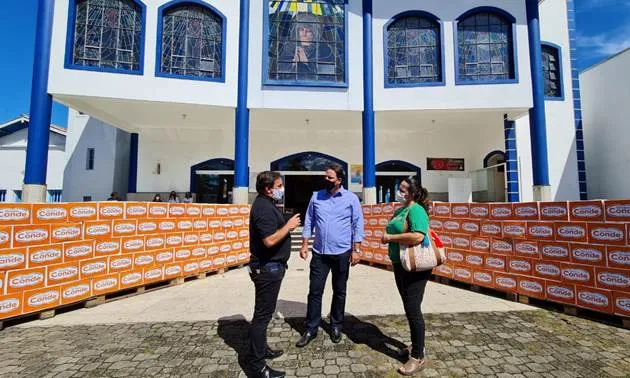 2.000 cestas básicas começam a ser distribuídas em Ubatuba