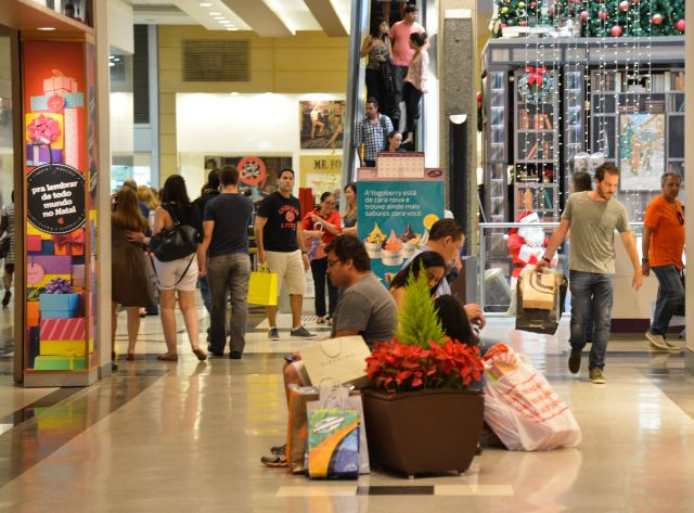 Shopping em temporada de natal Agência Brasil