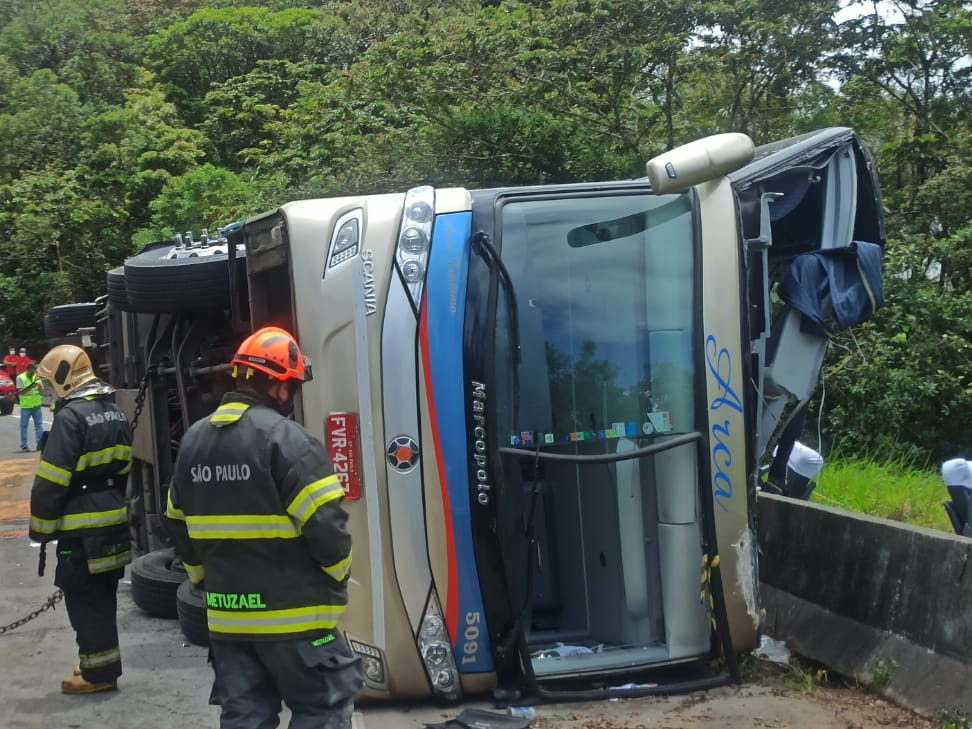 Grave acidente mata cinco pessoas na Oswaldo Cruz Divulgação/Bombeiros