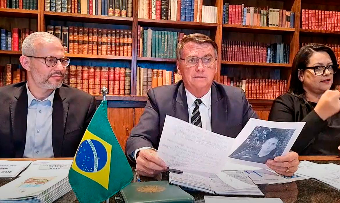 Ministro da Educação, Victor Godoy, em live do presidente Jair Bolsonaro Reprodução Youtube/Jair Bolsonaro