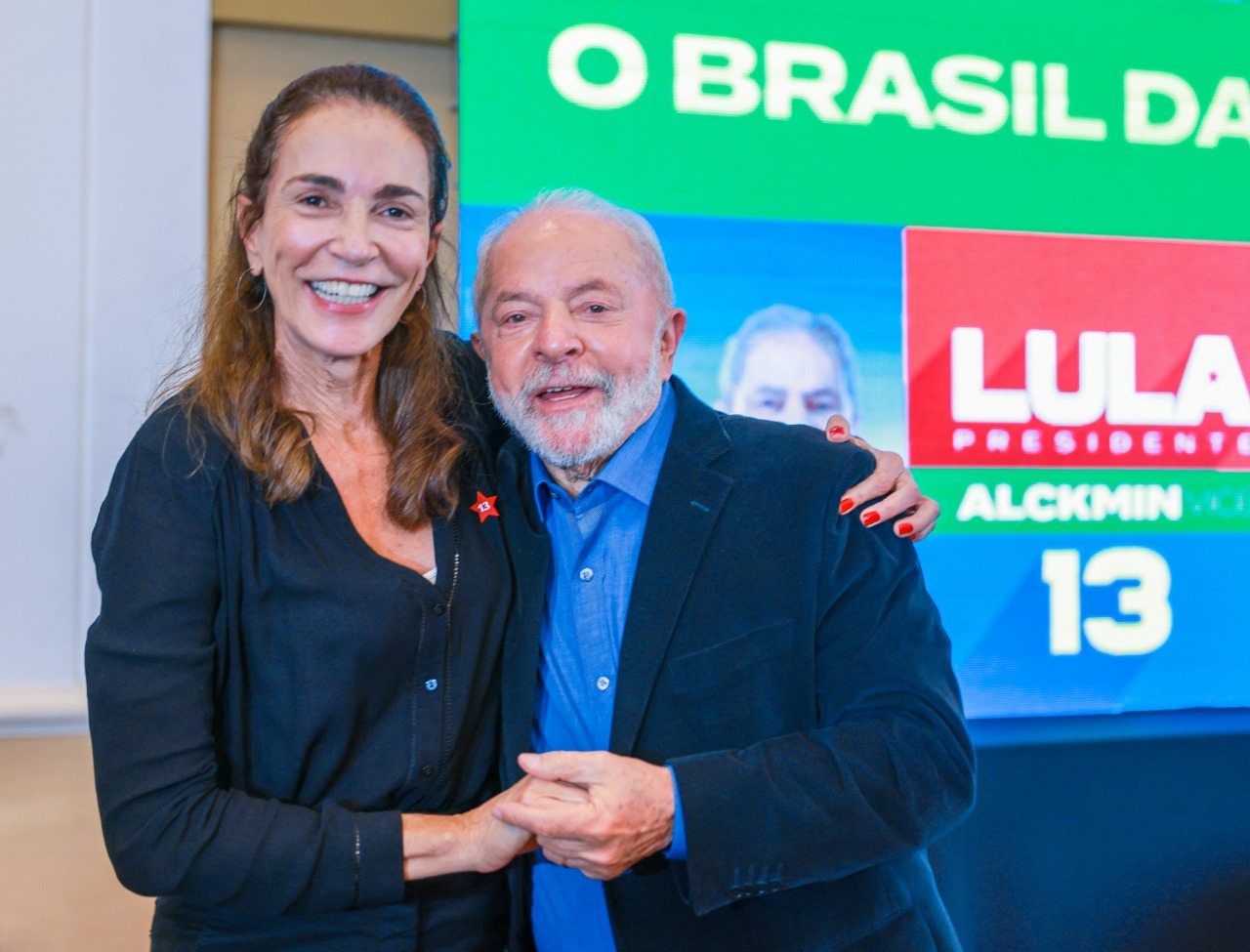 O presidente eleito, Lula, ao lado da ex-jogadora  Reprodução/Redes Sociais 